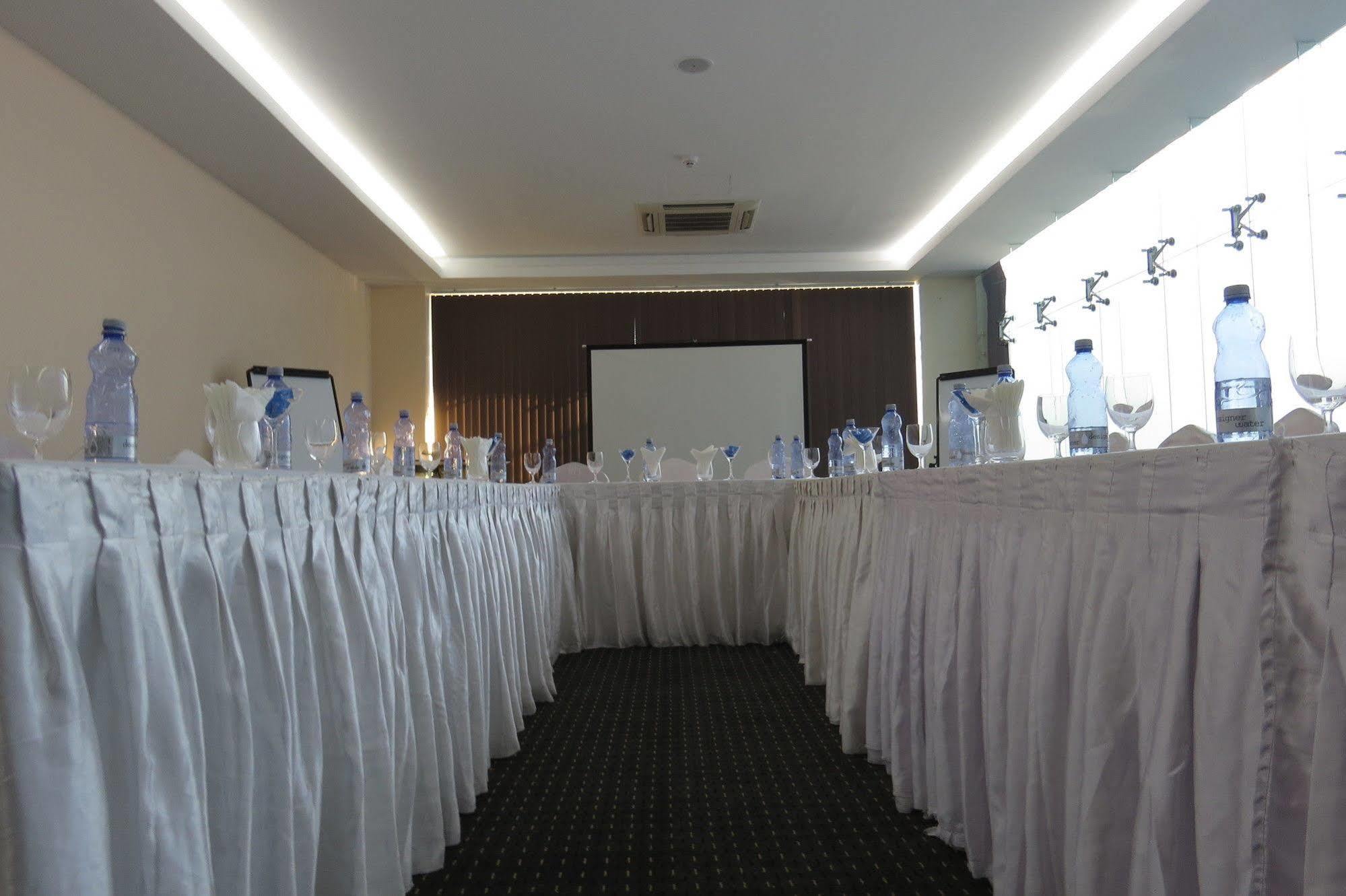 Elegant Hotel Pyi Thar Yar Yangon Exterior foto